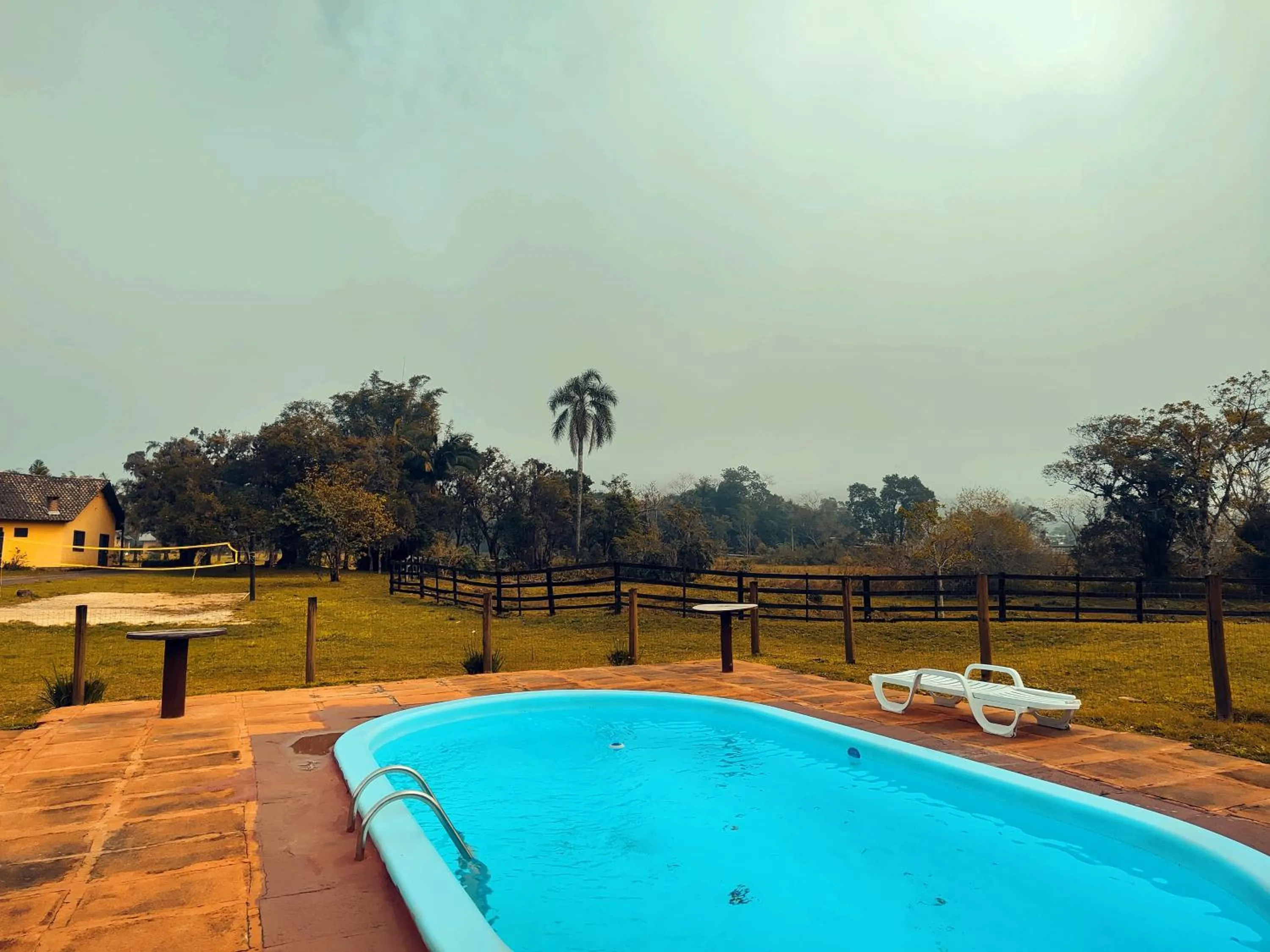 Swimming pool in Chalés Pousada Malacara