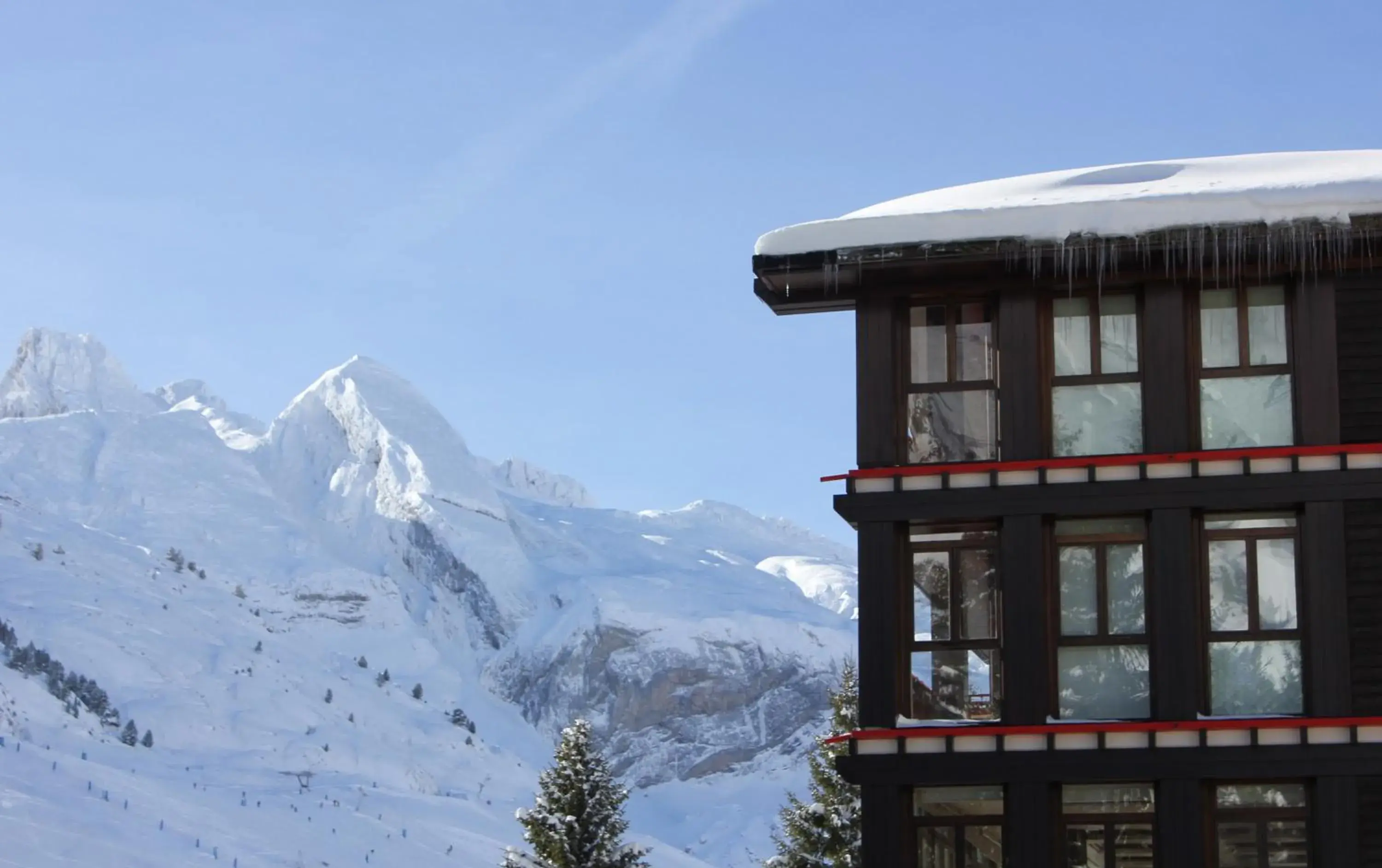 Facade/entrance in SNÖ Hotel Candanchú Facade/entrance in SNÖ Hotel Candanchú
