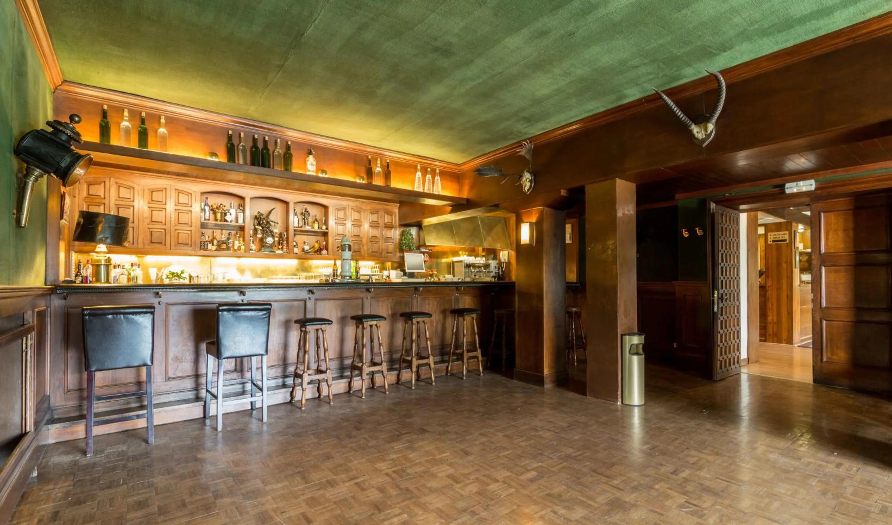 Lounge or bar in SNÖ Hotel Candanchú