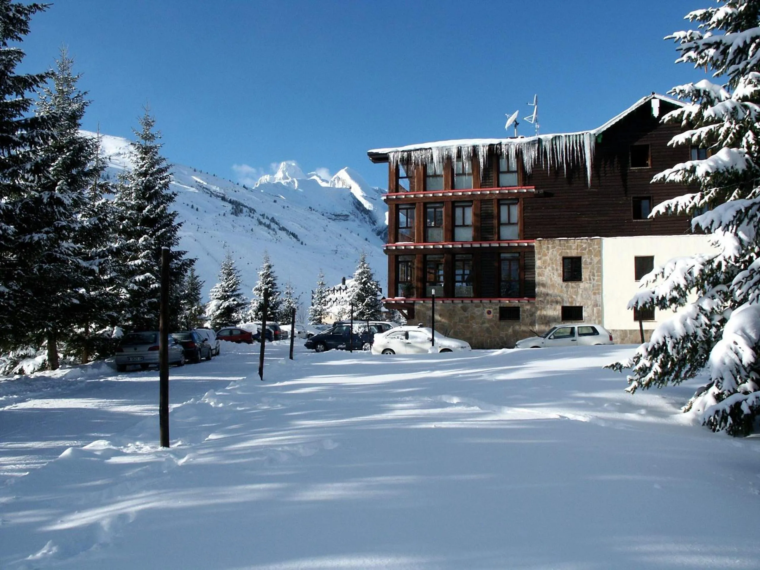Facade/entrance in SNÖ Hotel Candanchú