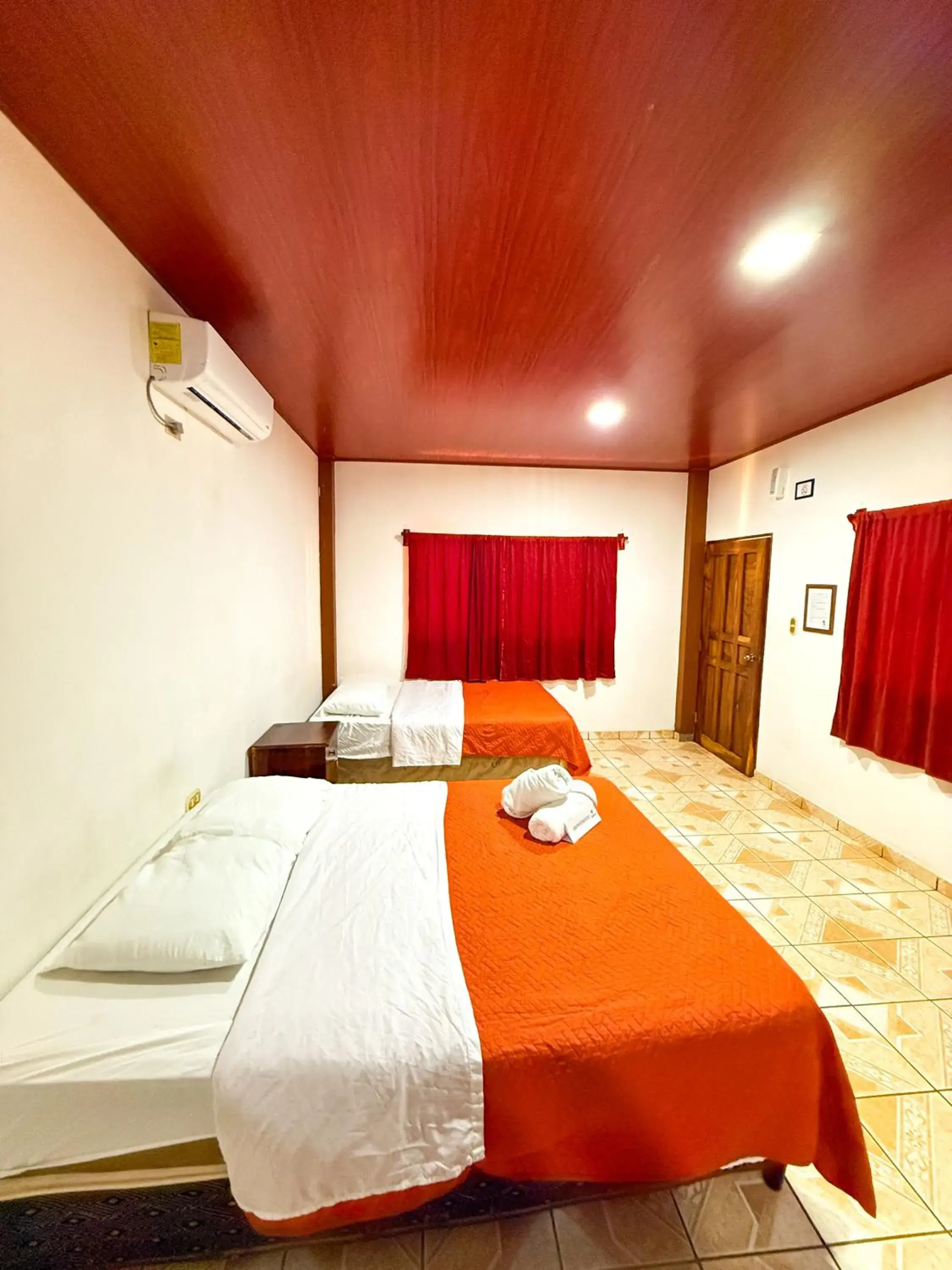 Standard Quadruple Room in Hotel y Restaurante Punta Diamantes Standard Quadruple Room in Hotel y Restaurante Punta Diamantes