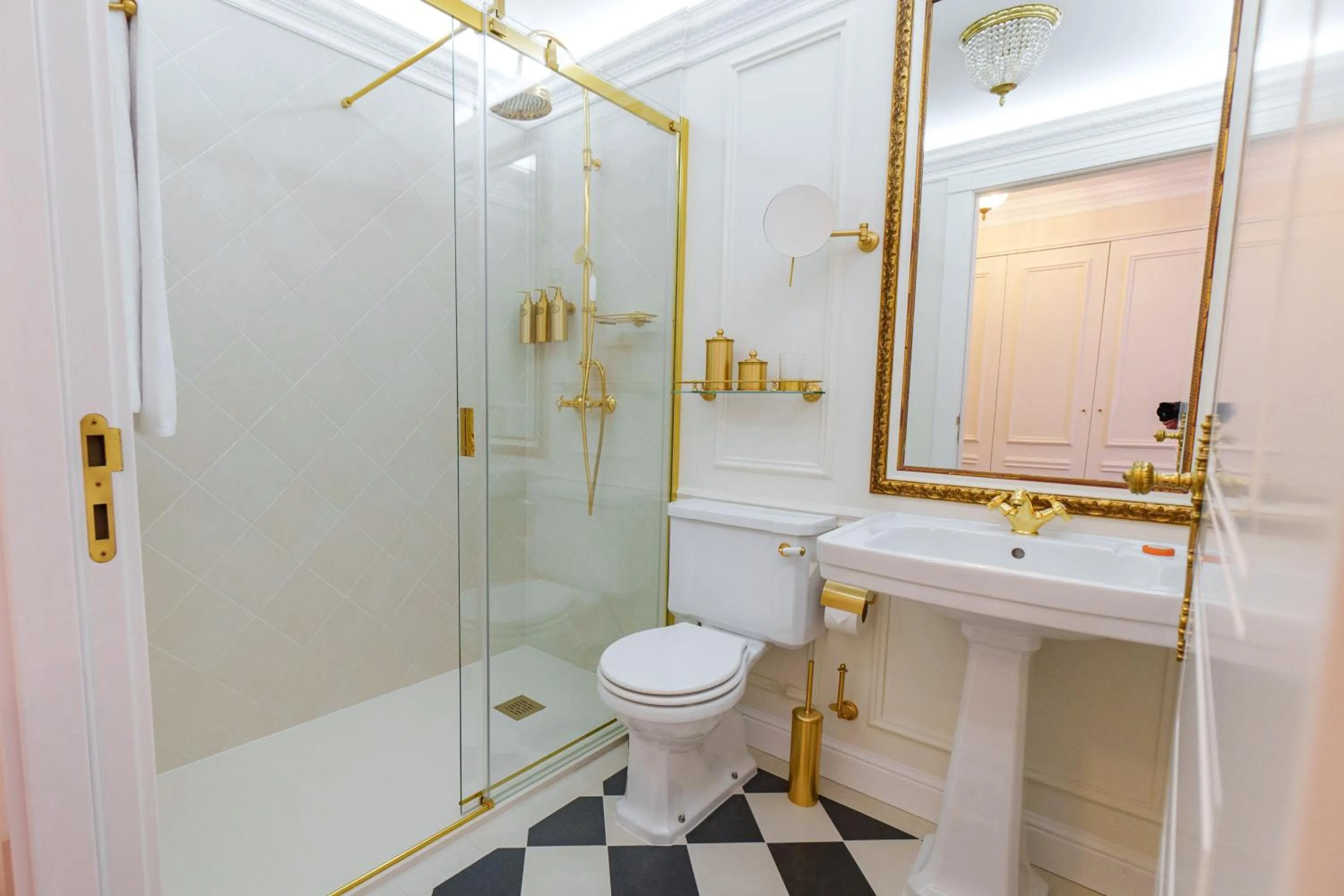 Shower in Boutique Hotel Teatro