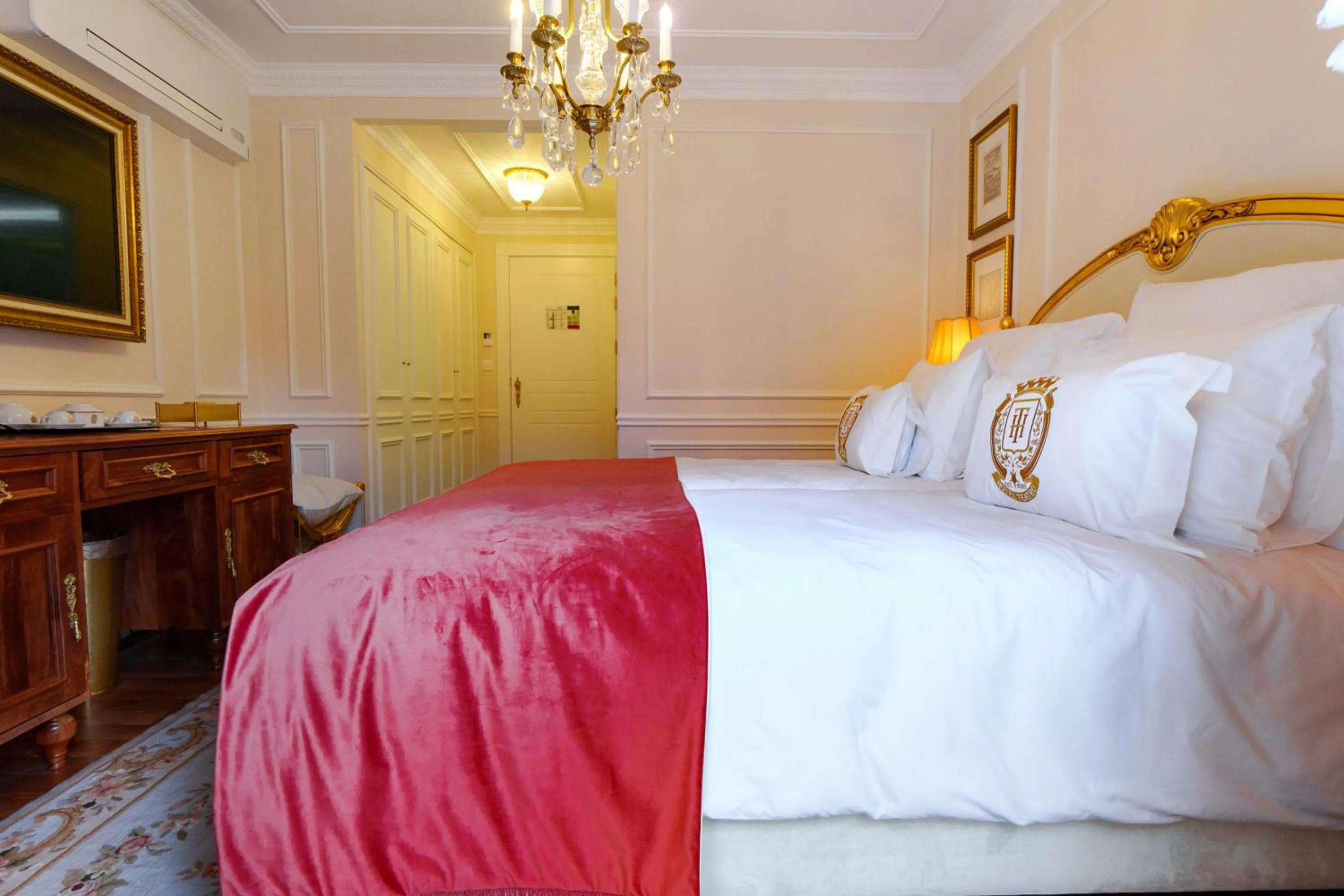 Photo of the whole room, Bed in Boutique Hotel Teatro