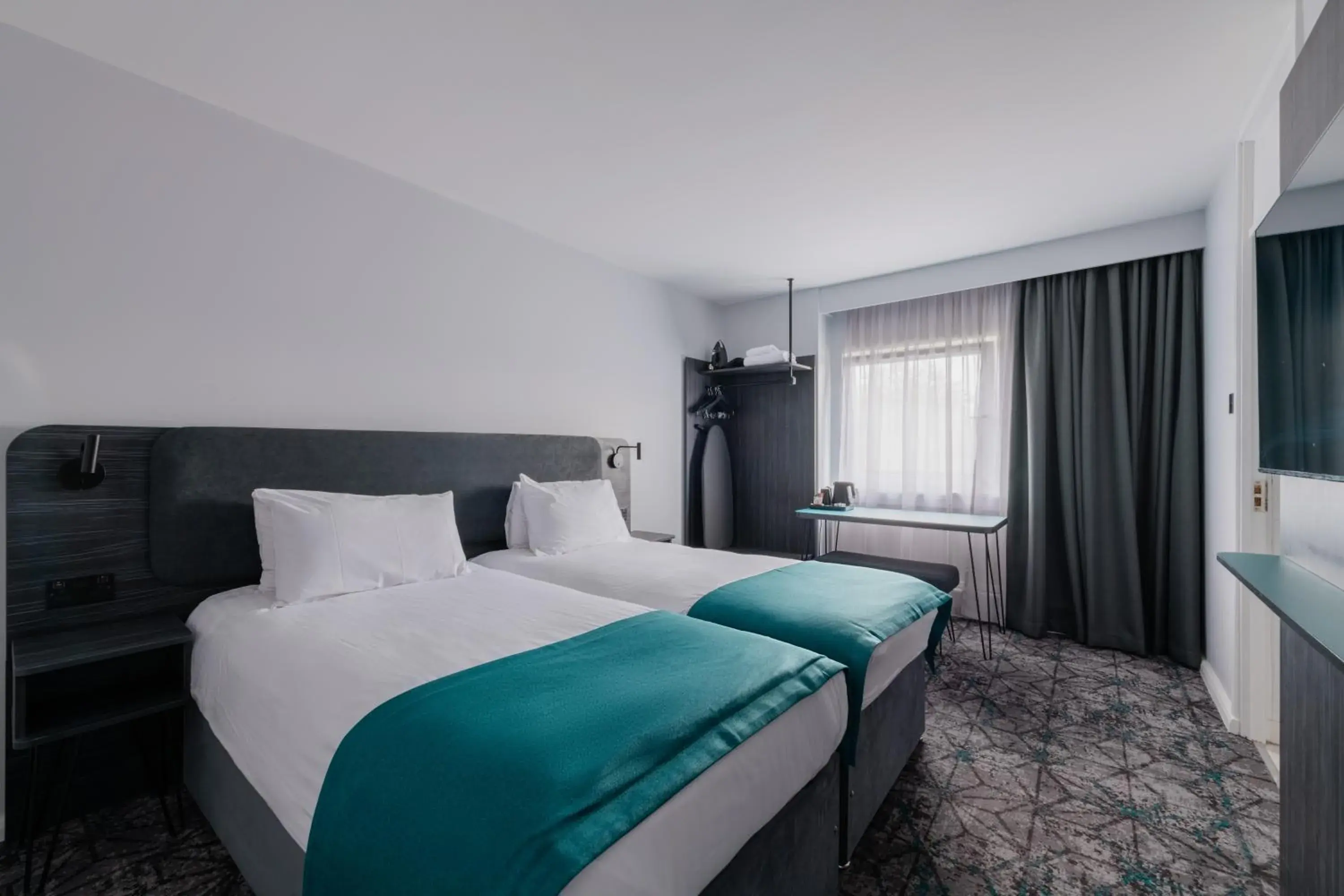 Superior Twin Room in Normandy Hotel (Near Glasgow Airport) Superior Twin Room in Normandy Hotel (Near Glasgow Airport)