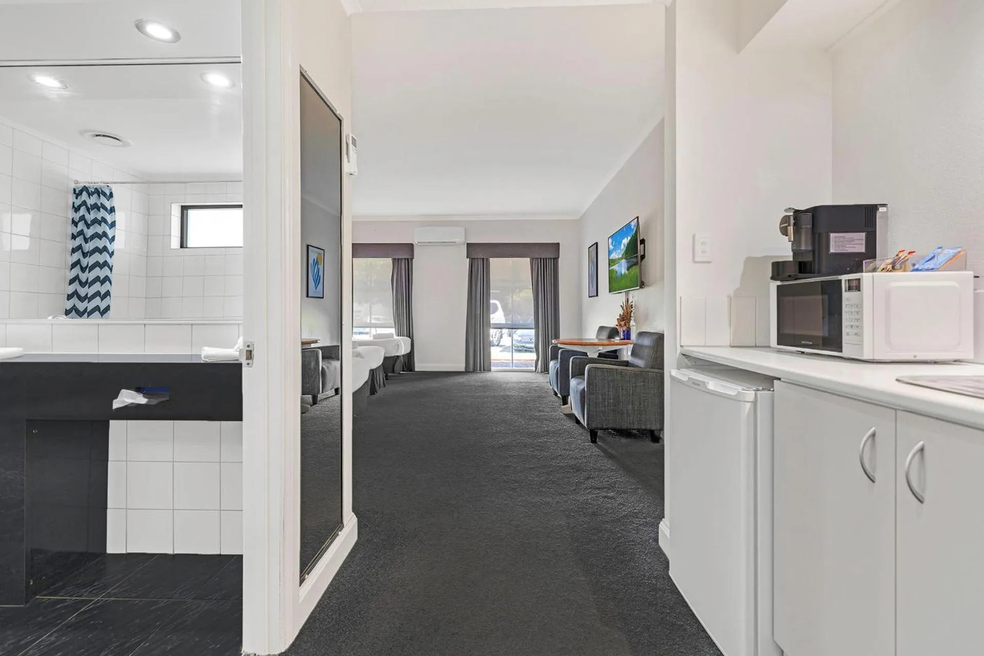 TV and multimedia in Caledonian Hotel Echuca