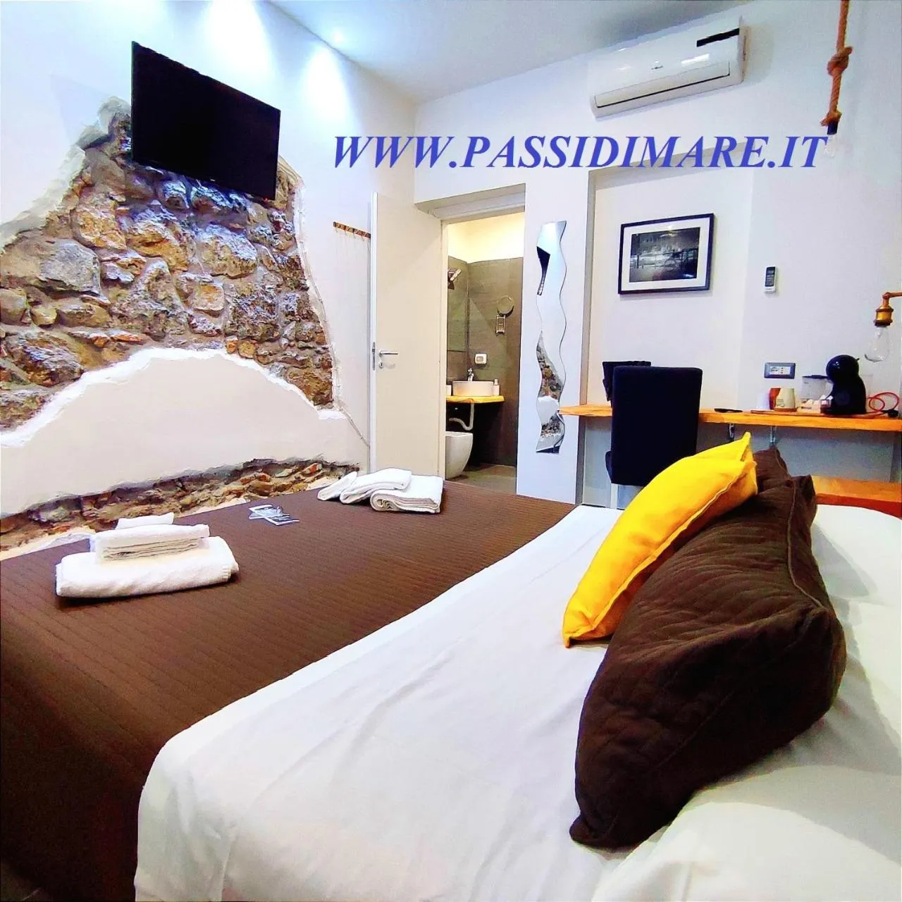 Photo of the whole room, Bed in Passi di Mare Rooms