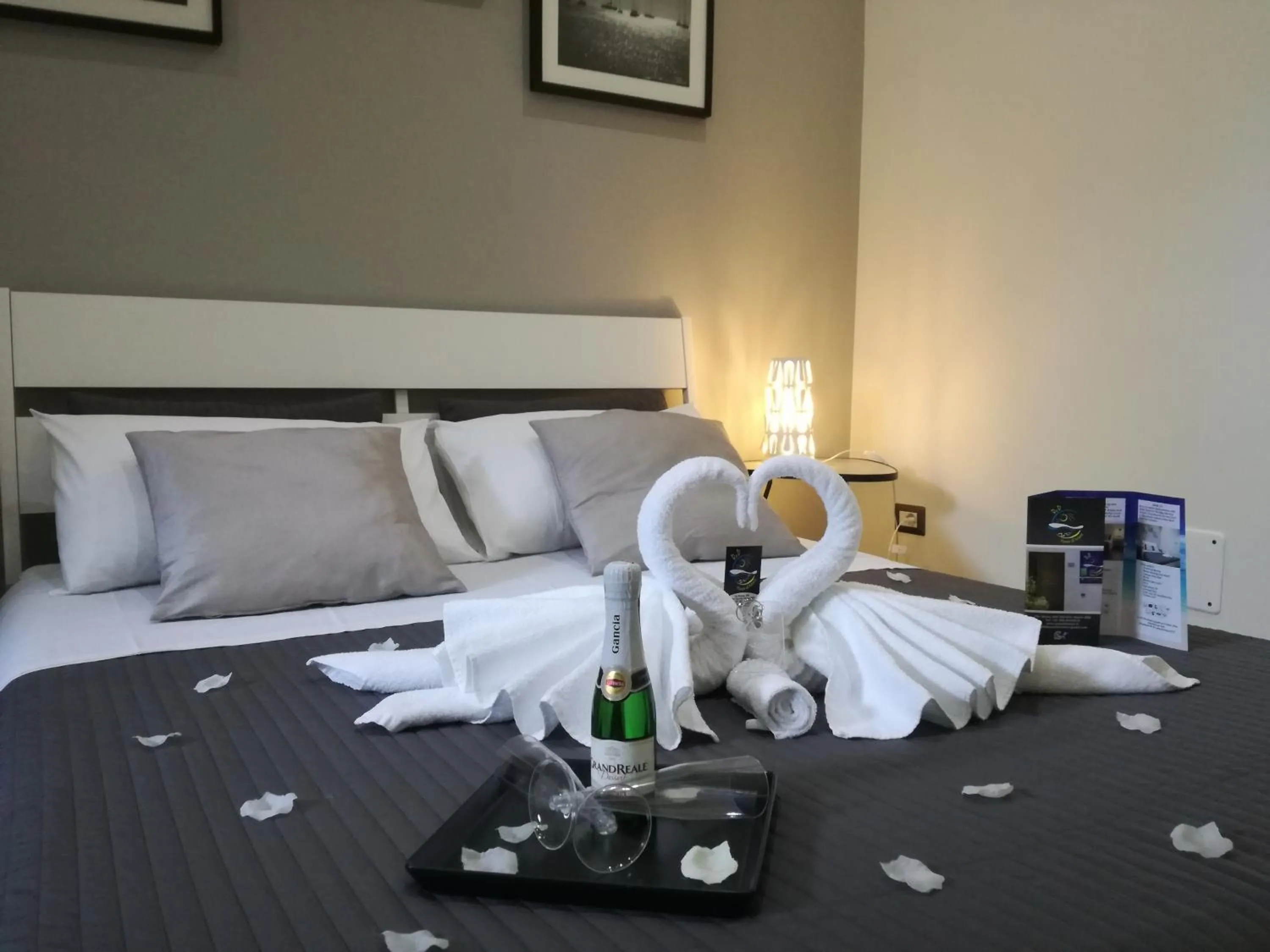 Decorative detail, Bed in Passi di Mare Rooms