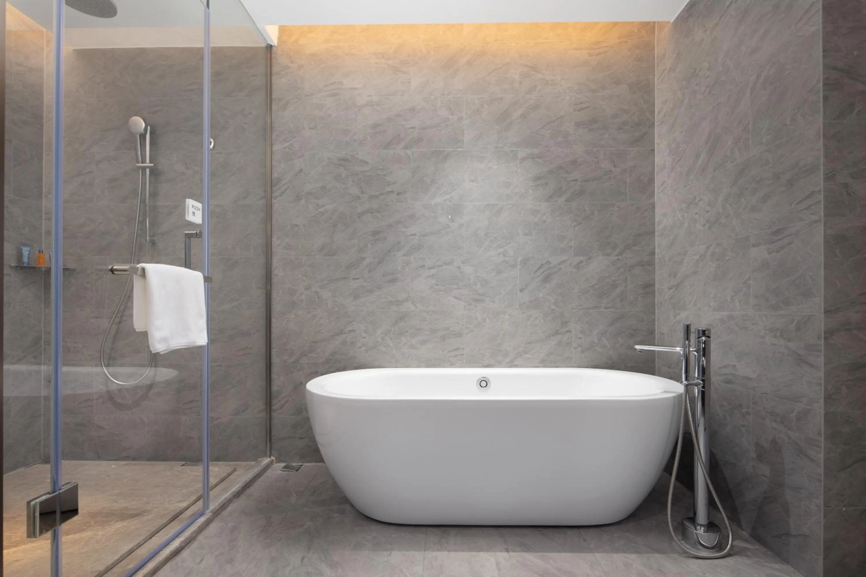 Shower in Home2 Suite by Hilton Hangzhou Qianjiang New Town