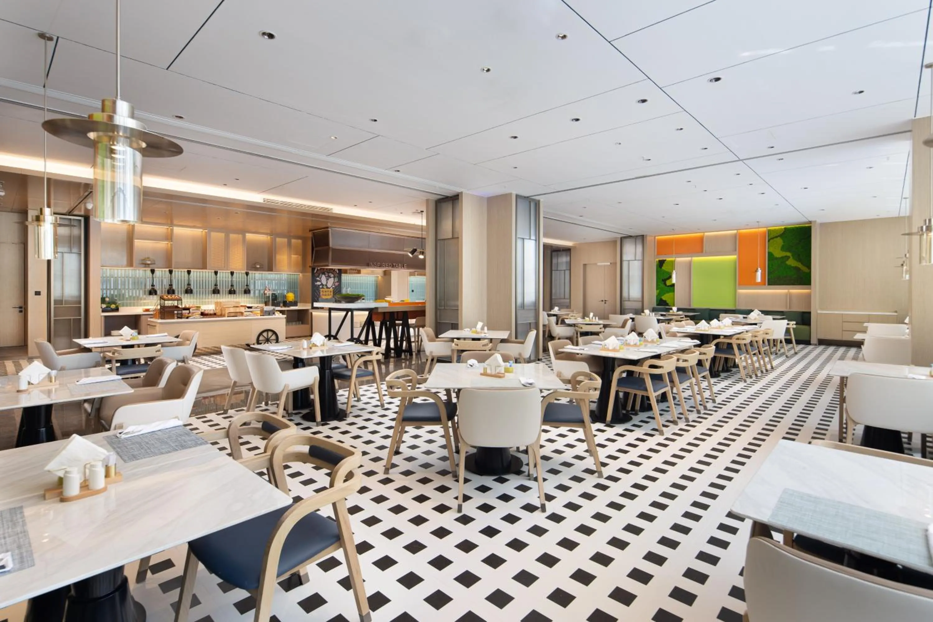 Restaurant/places to eat in Home2 Suite by Hilton Hangzhou Qianjiang New Town