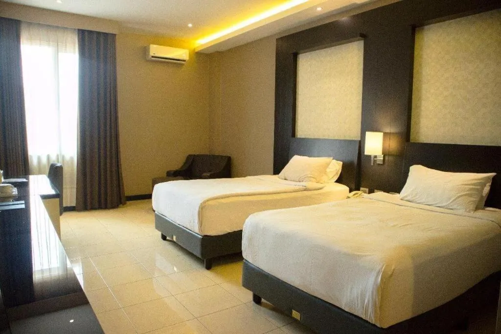 Bed in Karlita Hotel Tegal