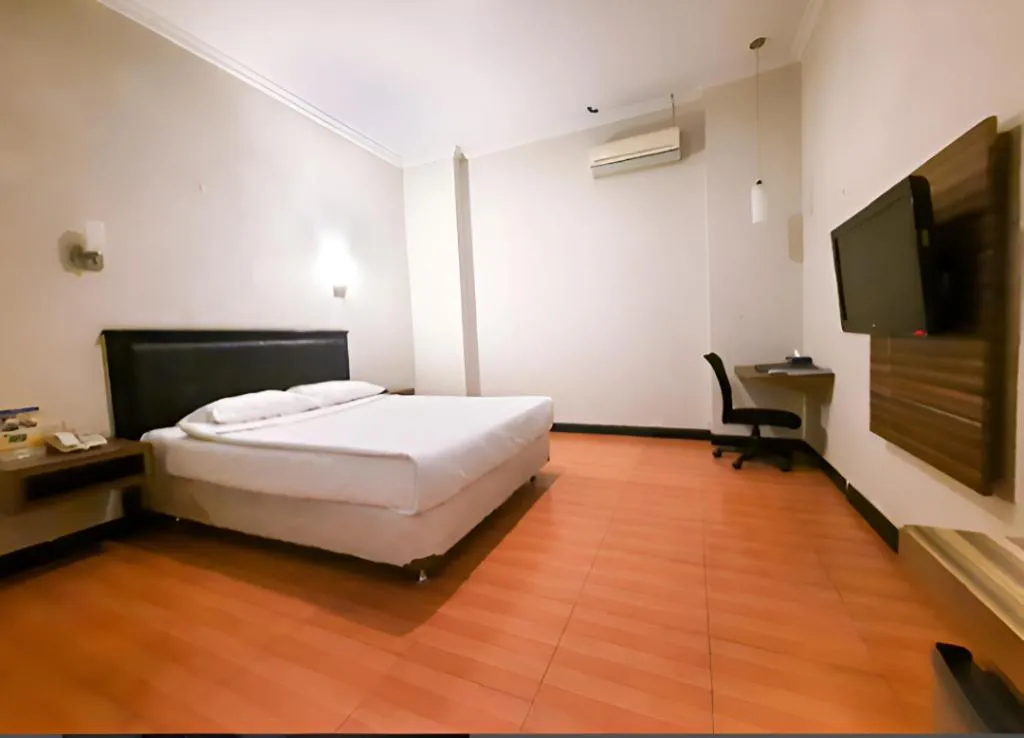 Bed in Karlita Hotel Tegal