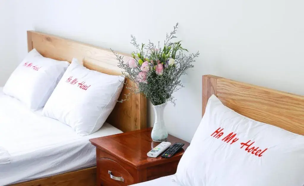 Bed in Ha My Hotel Bed in Ha My Hotel