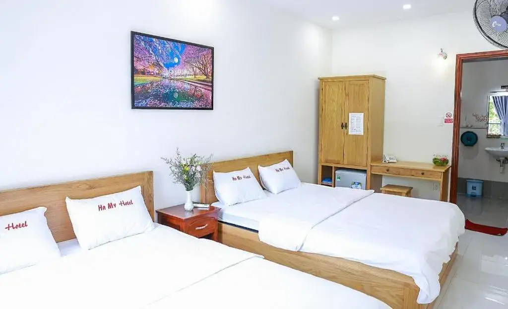 Bed in Ha My Hotel Bed in Ha My Hotel