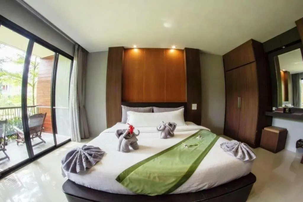 Bed in The Breeze Lipe Resort