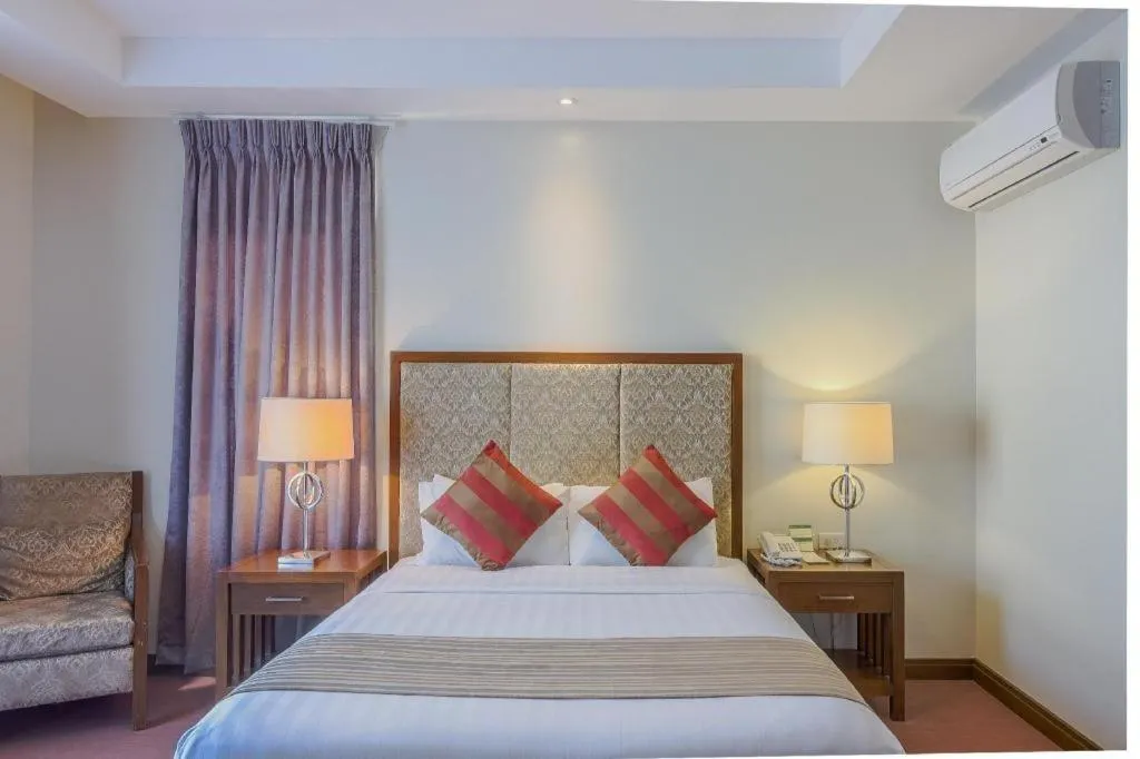 Bed in Mansion Garden Hotel