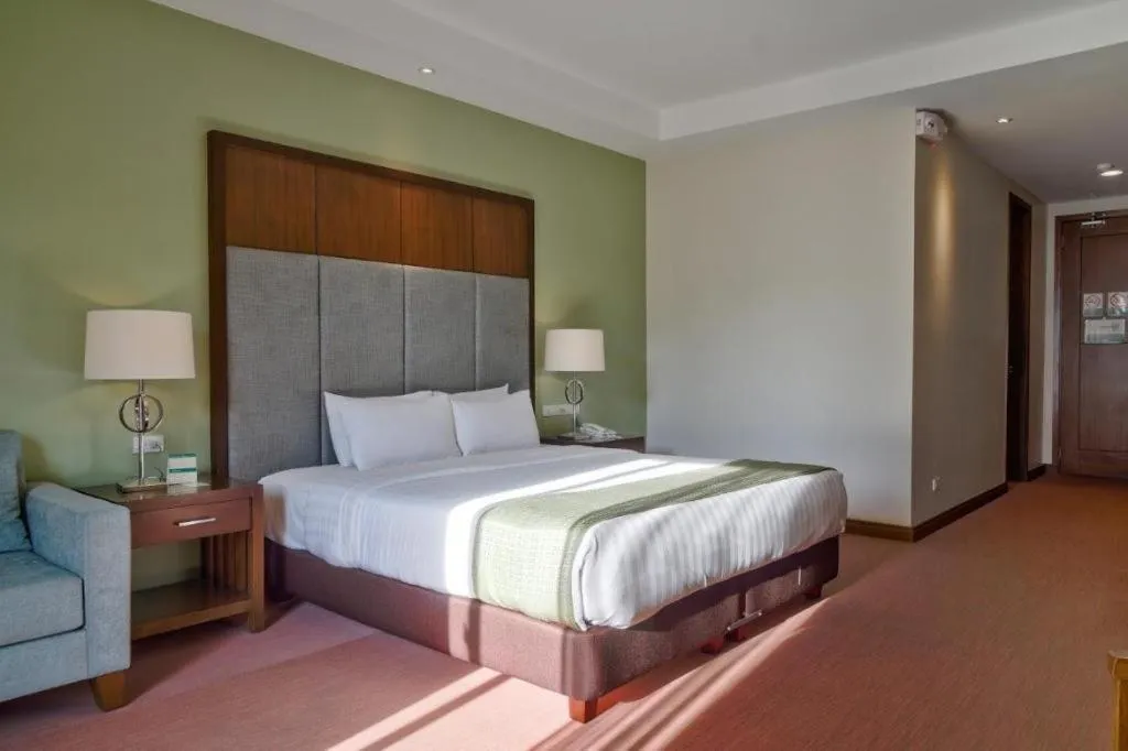 Bed in Mansion Garden Hotel