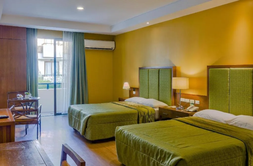 Bed in Mansion Garden Hotel