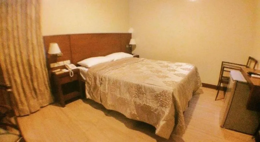 Bed in Mansion Garden Hotel