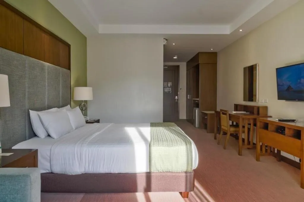 Bed in Mansion Garden Hotel