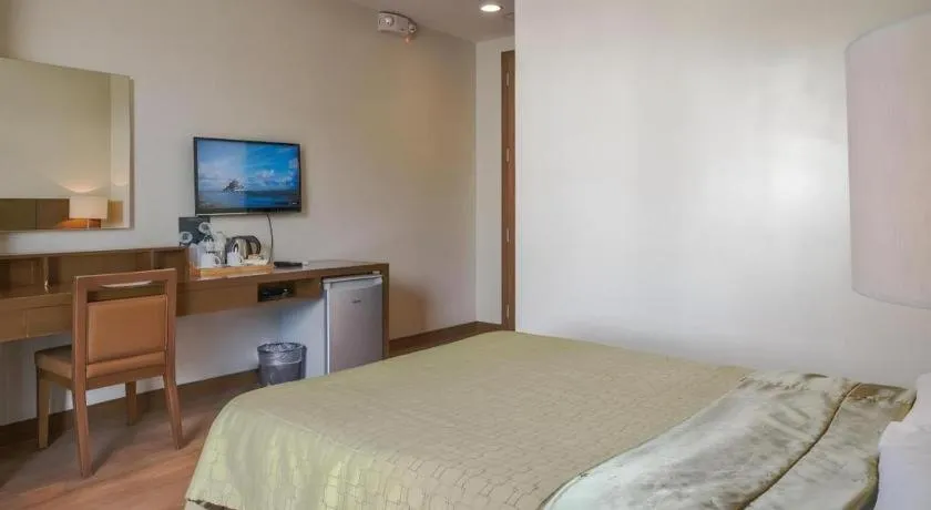 Bed in Mansion Garden Hotel