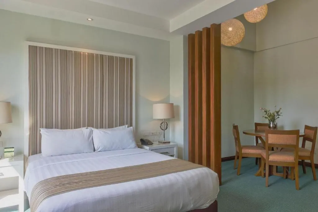 Bed in Mansion Garden Hotel