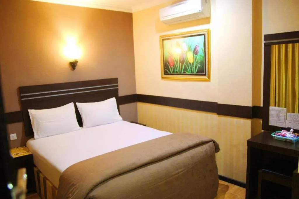 Bed in Hotel Menara Lexus