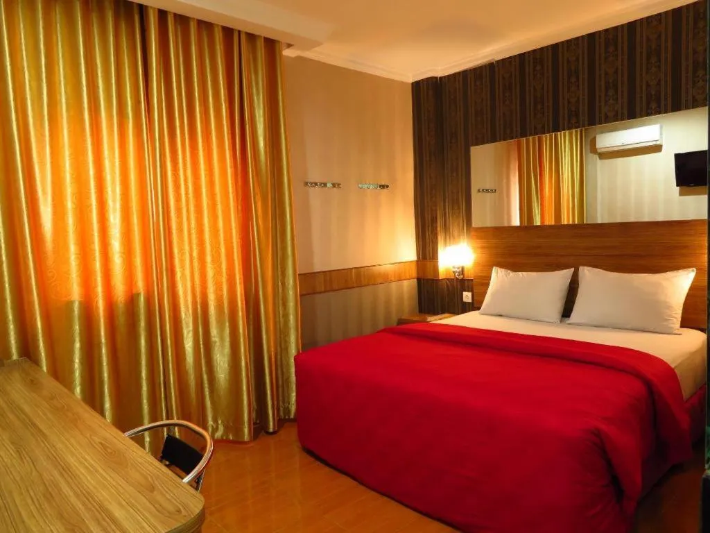 Bed in Hotel Menara Lexus