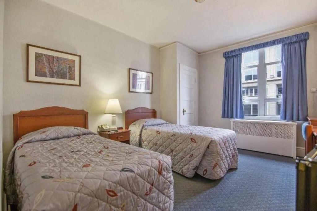 Bed in Hotel Harrington