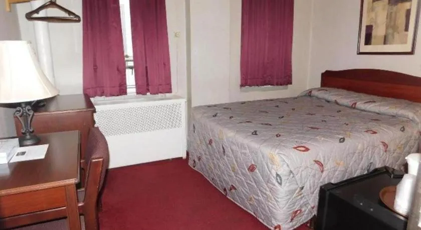 Bed in Hotel Harrington