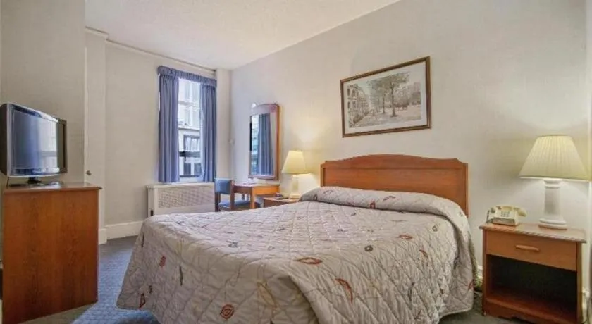 Bed in Hotel Harrington