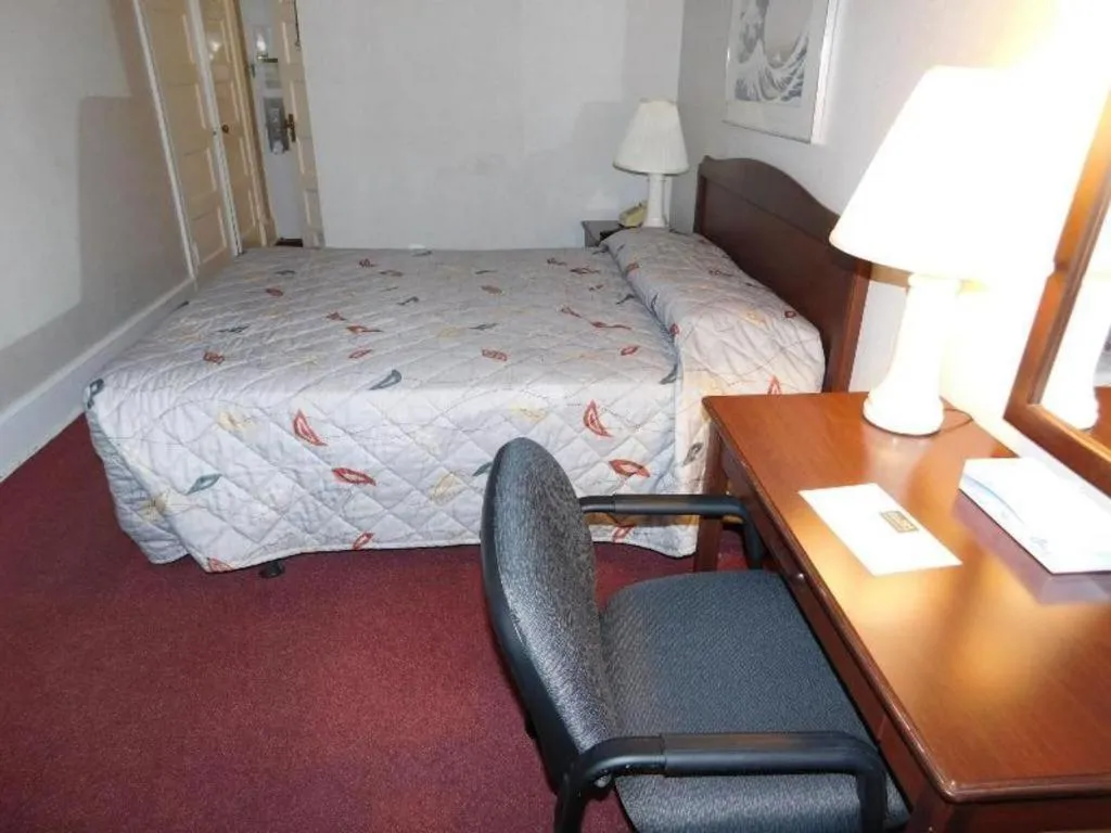 Bed in Hotel Harrington