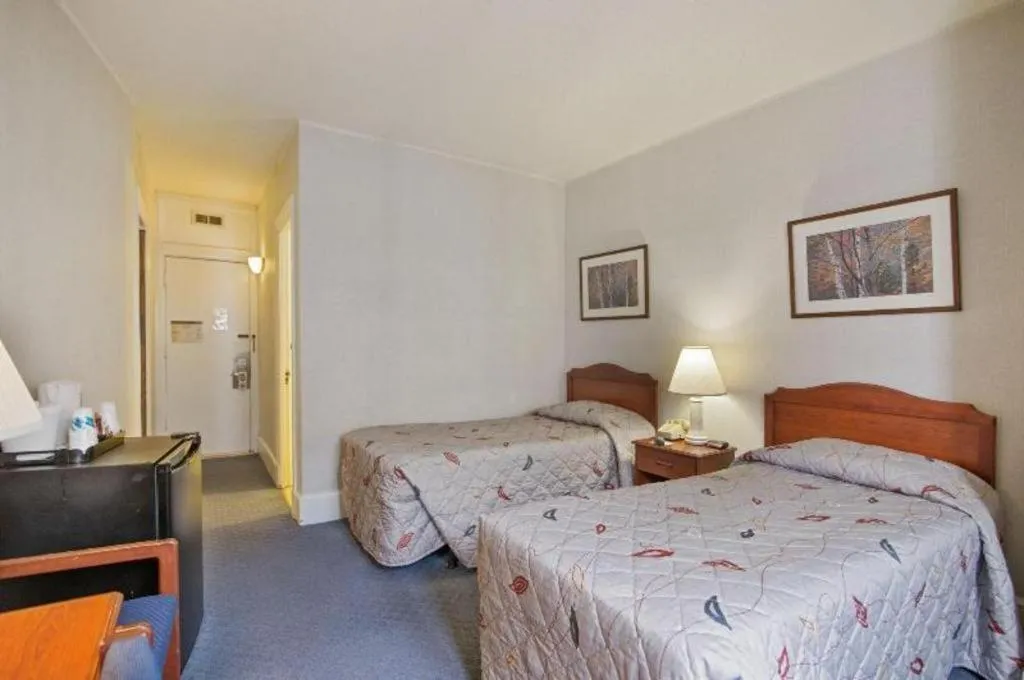 Bed in Hotel Harrington