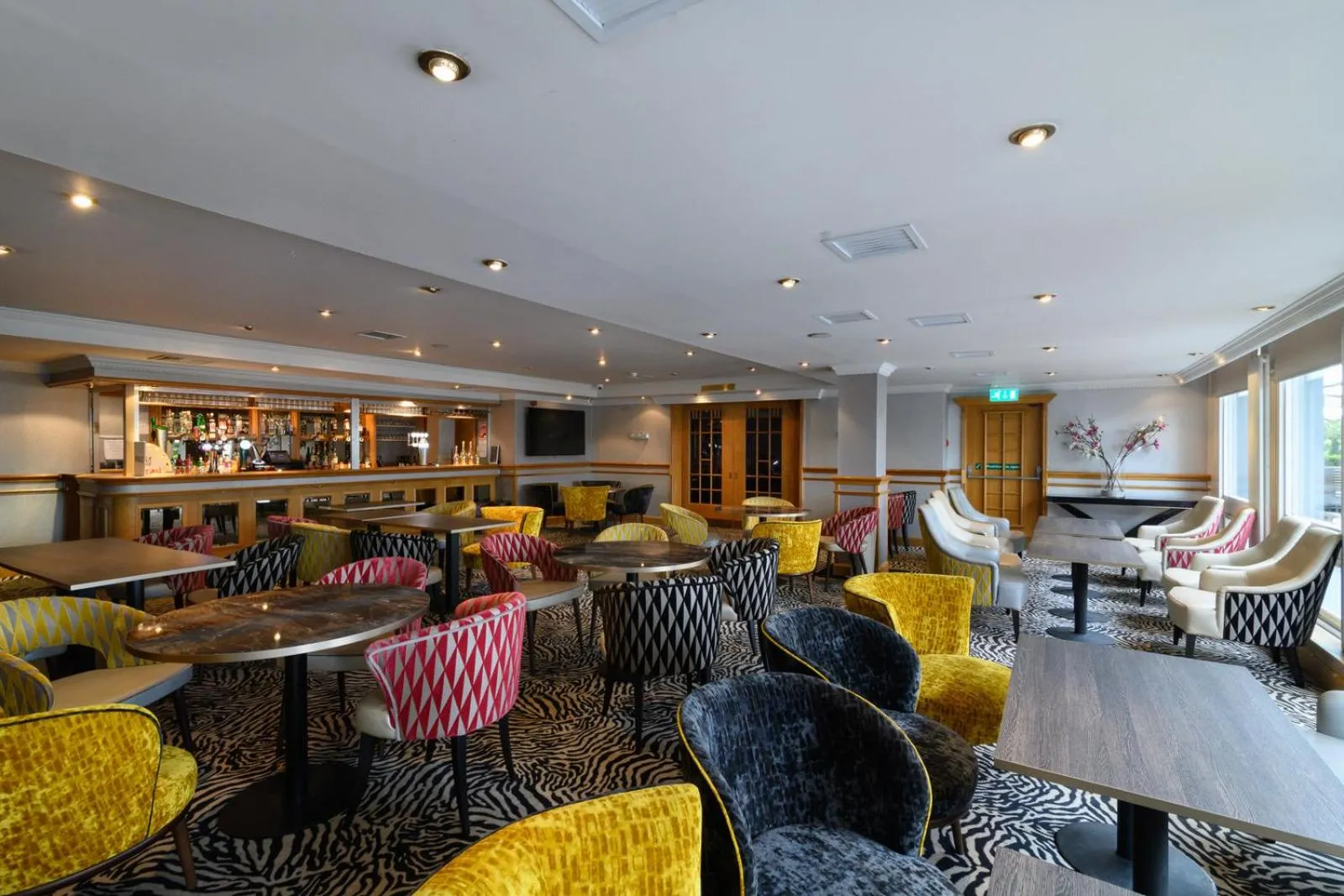 Lounge or bar in Glynhill Hotel & Spa near Glasgow Airport
