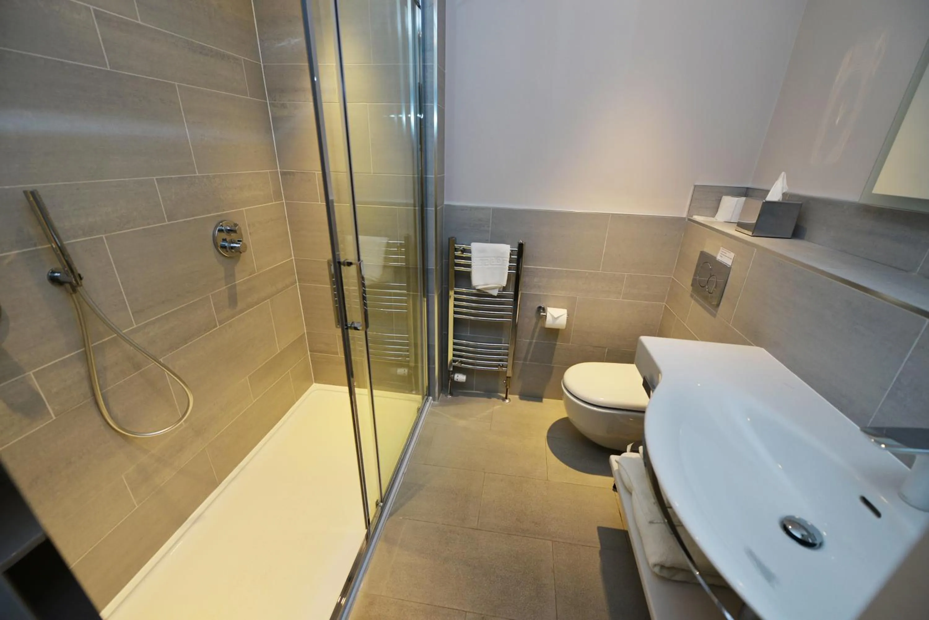 Shower in Glynhill Hotel & Spa near Glasgow Airport