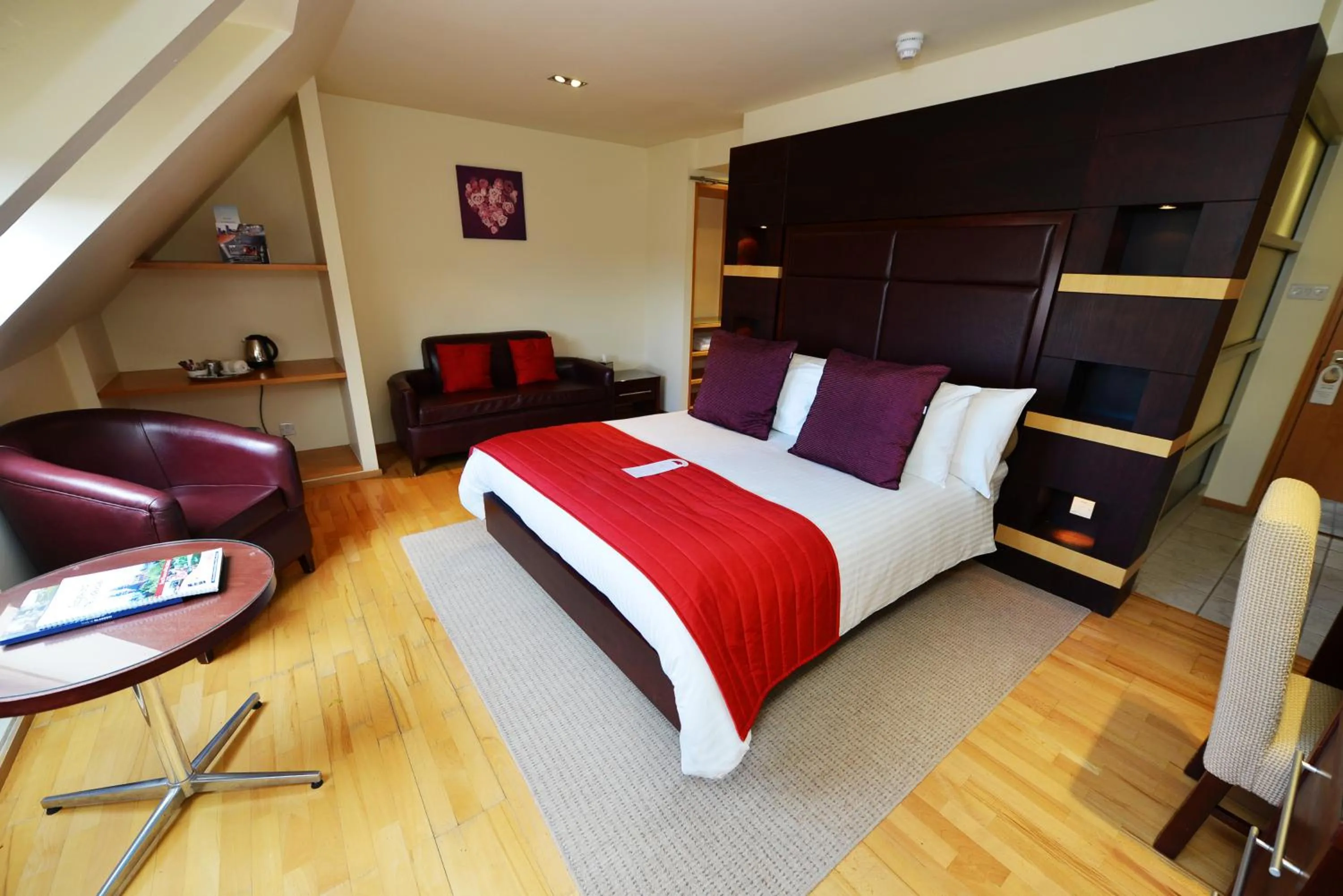 Bed in Glynhill Hotel & Spa near Glasgow Airport