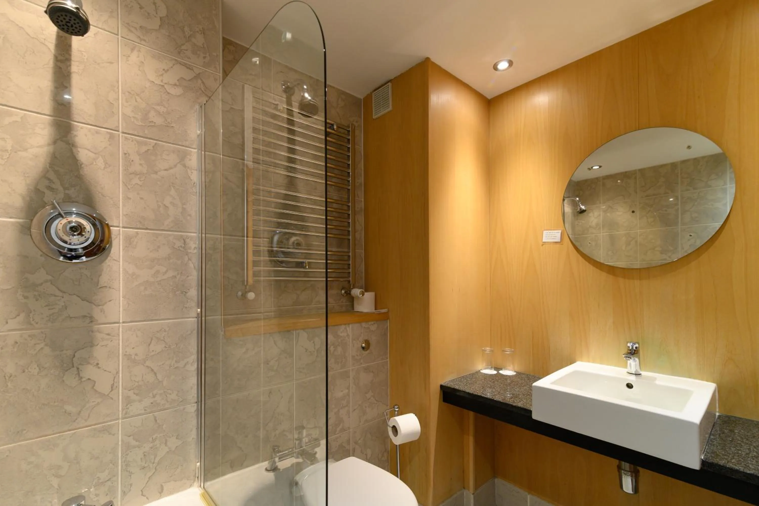Shower in Glynhill Hotel & Spa near Glasgow Airport