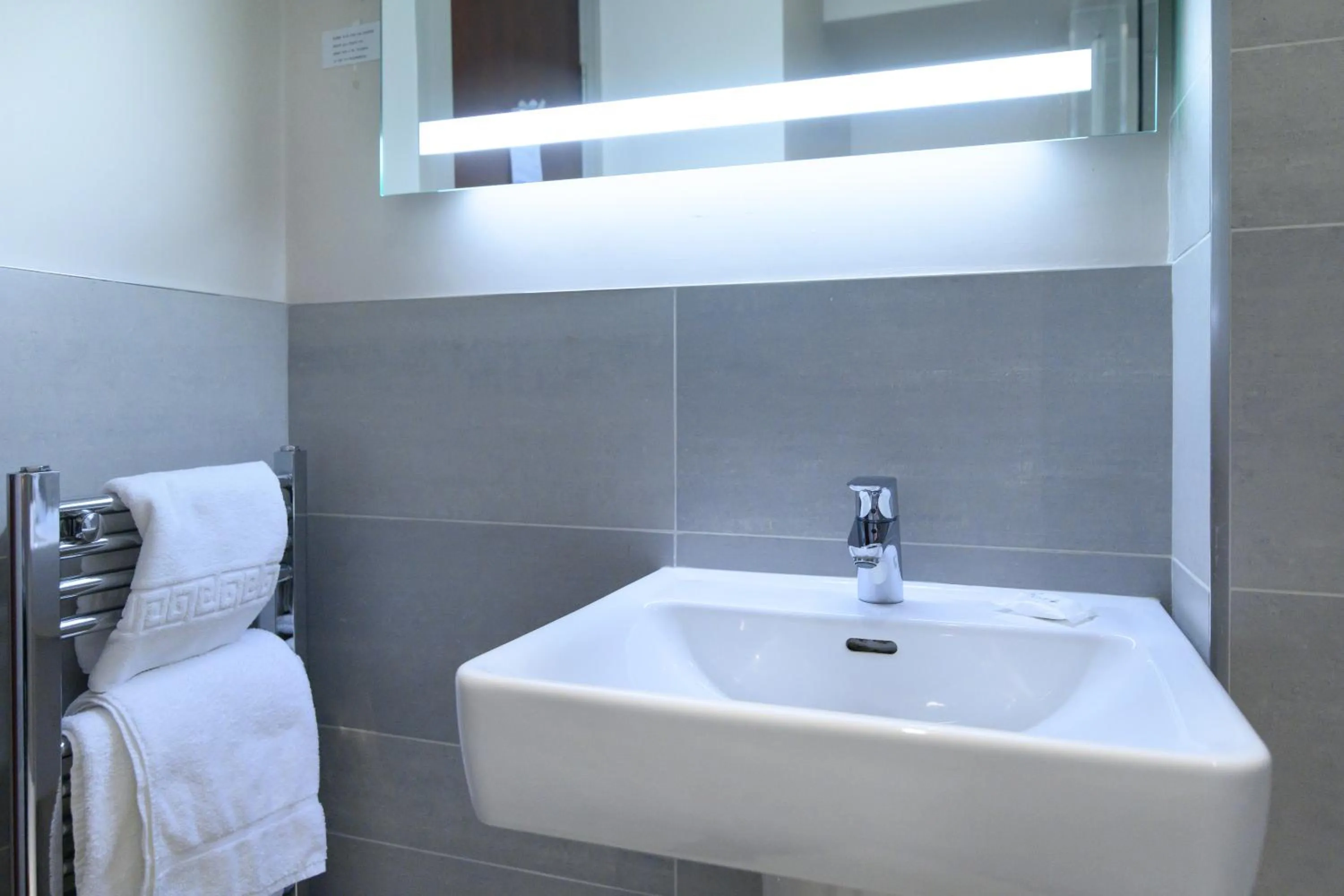 Bathroom in Glynhill Hotel & Spa near Glasgow Airport