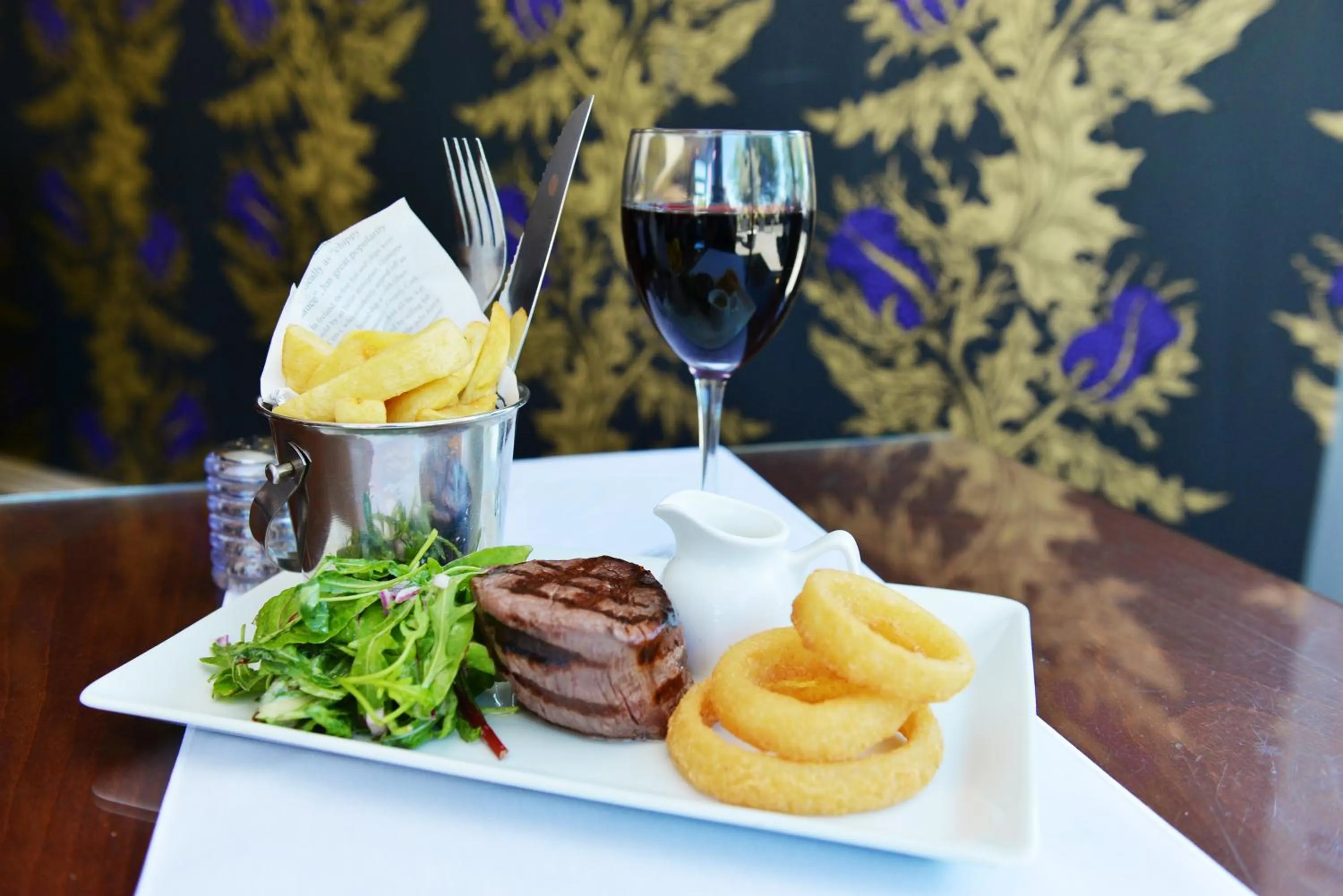 Food and drinks in Glynhill Hotel & Spa near Glasgow Airport