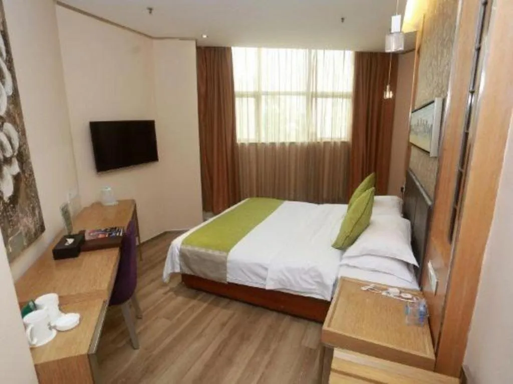 Bed in GreenTree Alliance Shenzhen Shekou Sea World Taizi Road Hotel