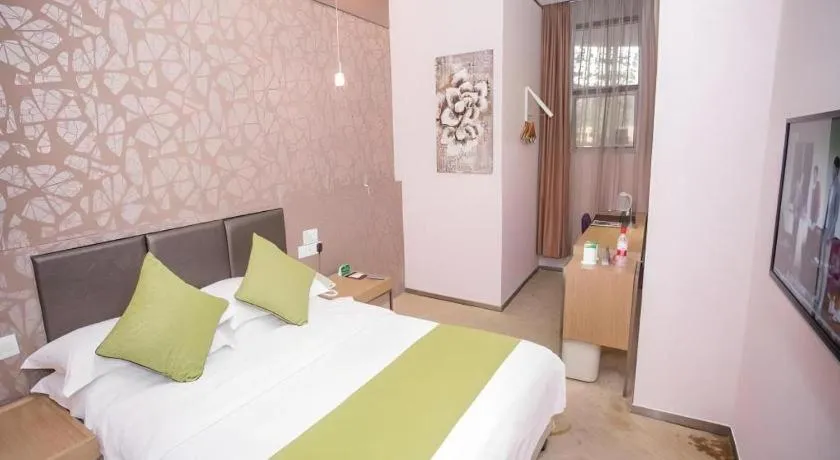 Bed in GreenTree Alliance Shenzhen Shekou Sea World Taizi Road Hotel