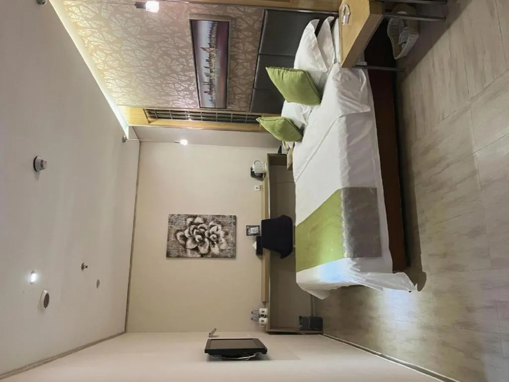 Bed in GreenTree Alliance Shenzhen Shekou Sea World Taizi Road Hotel