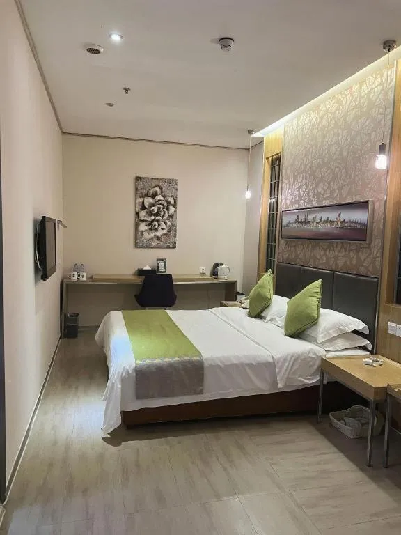 Bed in GreenTree Alliance Shenzhen Shekou Sea World Taizi Road Hotel