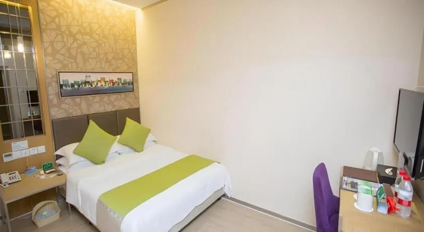 Bed in GreenTree Alliance Shenzhen Shekou Sea World Taizi Road Hotel