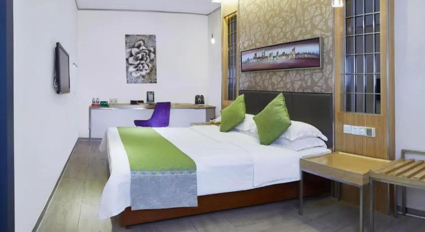 Bed in GreenTree Alliance Shenzhen Shekou Sea World Taizi Road Hotel