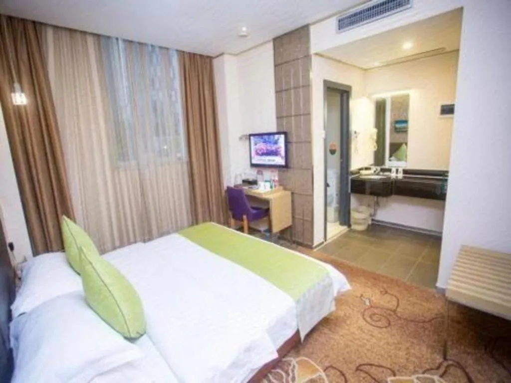 Bed in GreenTree Alliance Shenzhen Shekou Sea World Taizi Road Hotel