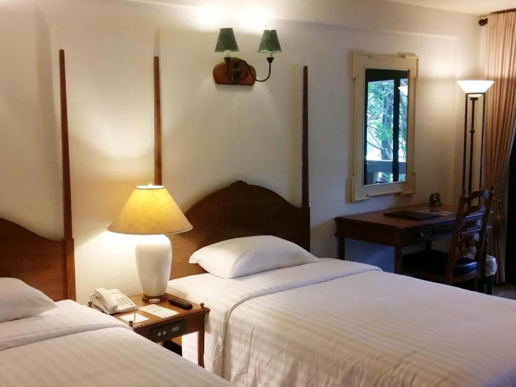 Bed in Lake View Hotel And Golf Club