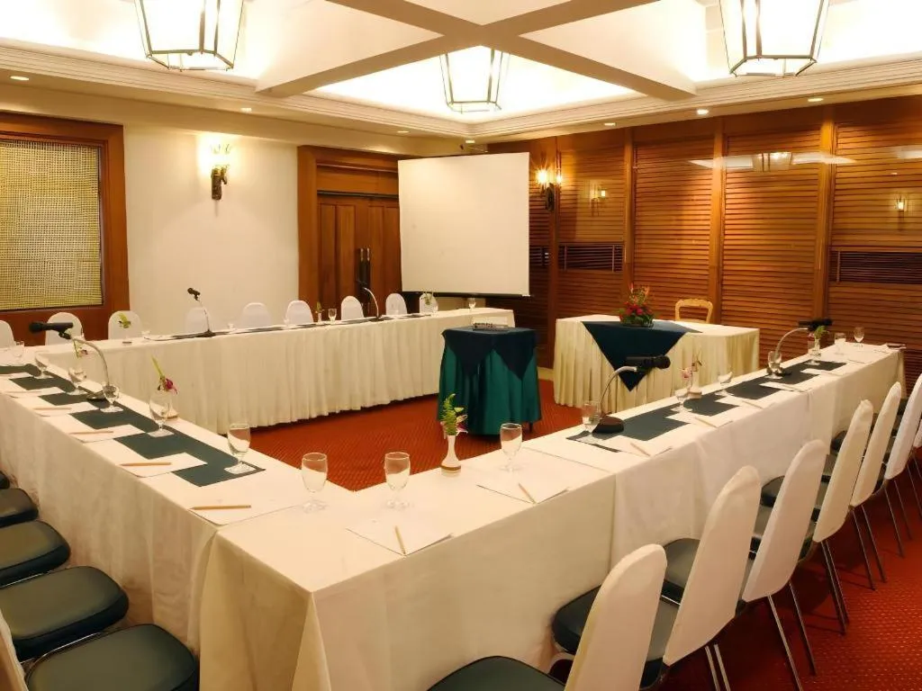 Lake View Hotel And Golf Club