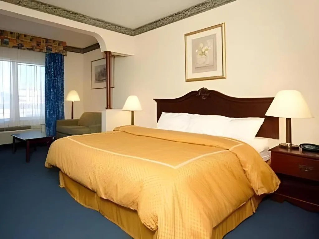 Bed in Comfort Suites