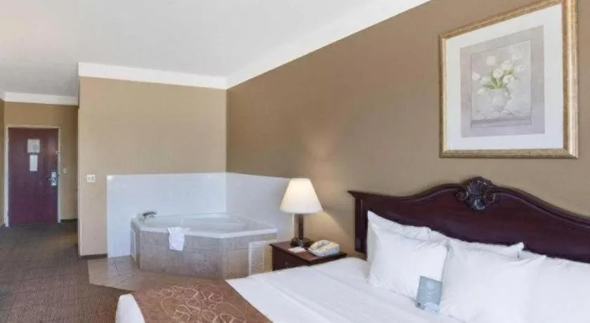 Bed in Comfort Suites