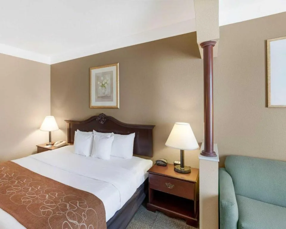 Bed in Comfort Suites